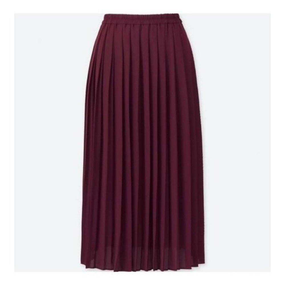 Uniqlo Pleated Skirt in Plum/Wine, Small
